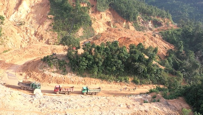 Tháo dỡ chốt cấm đường trên tuyến Hồ Chí Minh đoạn qua Quảng Trị - ảnh 3