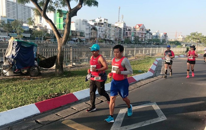 Ông Đoàn Ngọc Hải làm từ thiện, chạy marathon và… đạt huy chương - ảnh 1