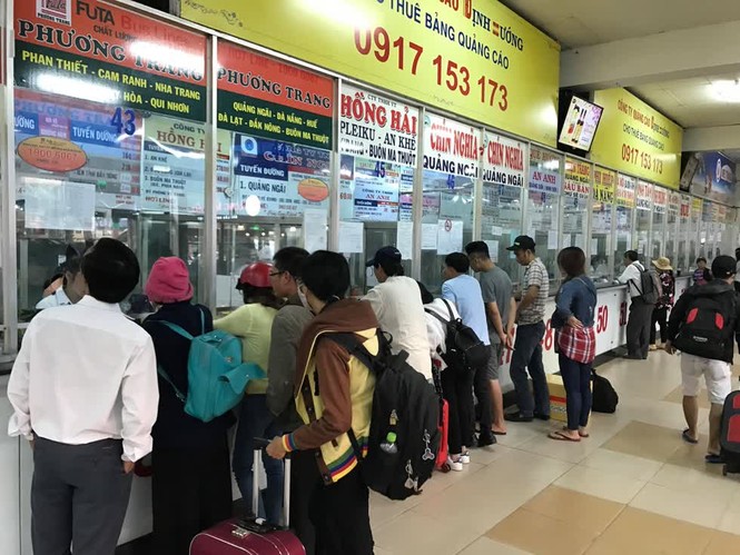 Xe khách dịp Tết ở TPHCM tăng giá cao nhất 60% - ảnh 2