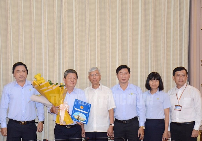 Nhiều cán bộ lãnh đạo ở TPHCM nghỉ hưu - ảnh 2