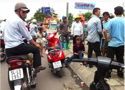 Nhừ đòn vì gây tai nạn rồi bỏ trốn - ảnh 1