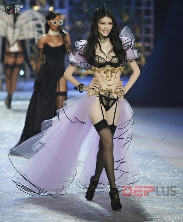 Sự thật sau vẻ lộng lẫy của thiên thần Victoria's Secret - ảnh 4