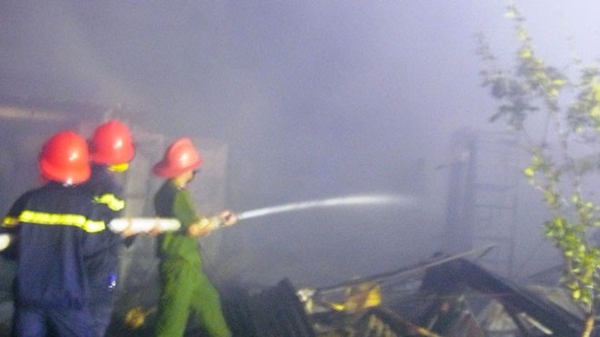 Hỗ trợ 10 triệu đồng mỗi hộ dân bị cháy tại chợ Thới Bình - ảnh 1