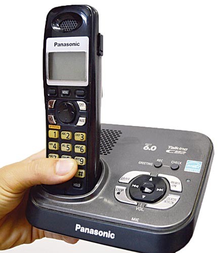 Điện thoại 'mẹ bồng con' phá sóng 3G - ảnh 1