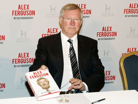Sir Alex khiến fan phát cuồng vì khả năng in tiền khủng - ảnh 1