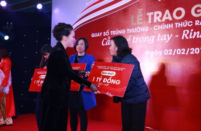 Rộn ràng lễ trao giải thưởng “tiền tỷ” của Vingroup Card - ảnh 1