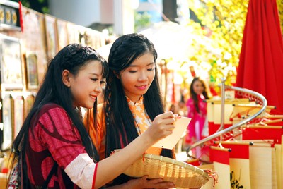 Thiếu nữ Sài thành dịu dàng trong sắc xuân - ảnh 7