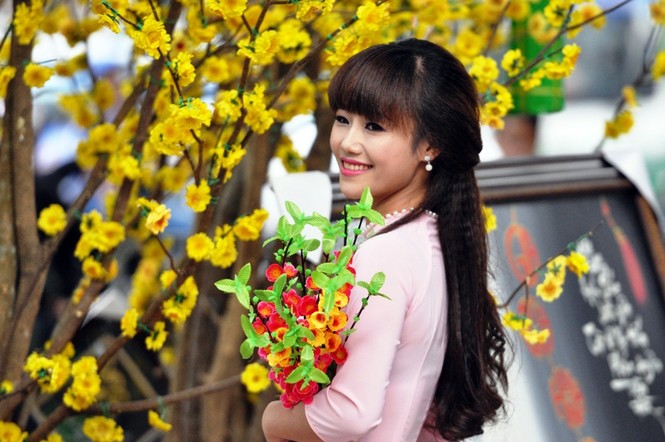 Thiếu nữ Sài thành dịu dàng trong sắc xuân - ảnh 9