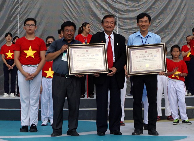 Hơn 3.000 em nhỏ tạo 2 kỷ lục Việt Nam - ảnh 12