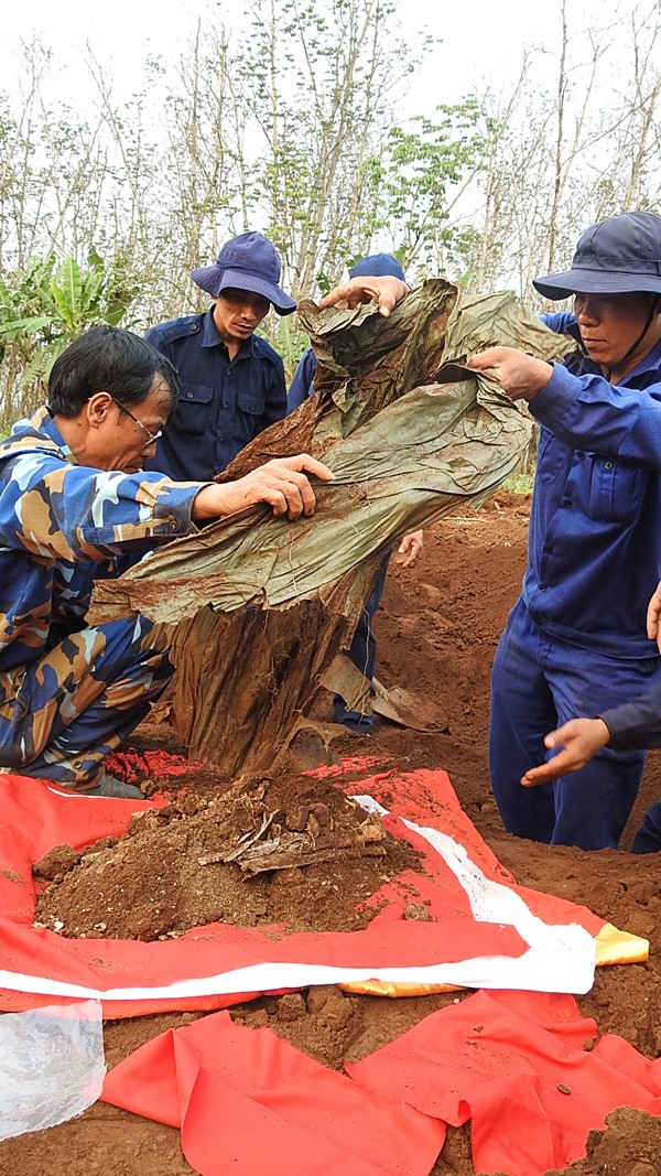 Tìm thấy 13 hài cốt liệt sĩ trên đồi Tổng Trạm sau 45 năm - ảnh 1