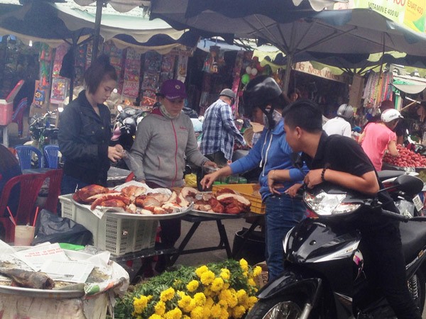Nhộn nhịp mua cá lóc nướng trong ngày Thần tài - ảnh 4