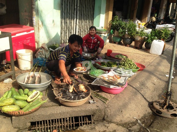 Nhộn nhịp mua cá lóc nướng trong ngày Thần tài - ảnh 2