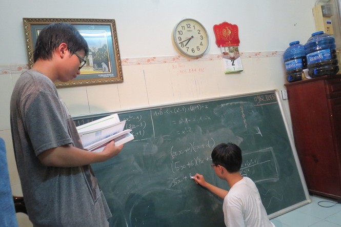 Người đàn ông cho 2 con bỏ trường tự học ở nhà: Giọt nước tràn ly - ảnh 1