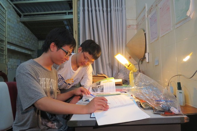 Người đàn ông cho 2 con bỏ trường tự học ở nhà: Giọt nước tràn ly - ảnh 2