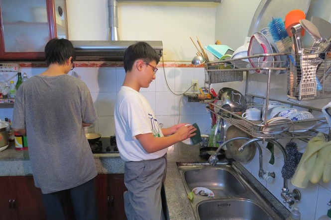 Người đàn ông cho 2 con bỏ trường tự học ở nhà: Giọt nước tràn ly - ảnh 8