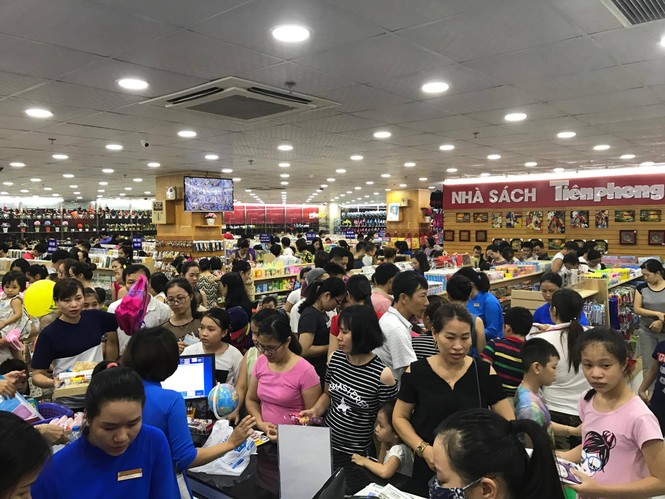 Nhà sách Tiền Phong 2 đón hàng chục ngàn lượt khách Hải Phòng mỗi ngày - ảnh 2