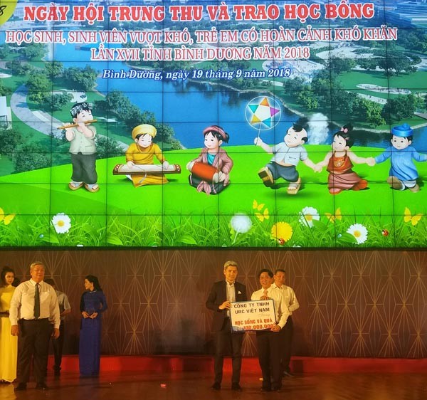 URC Việt Nam trao học bổng học sinh nghèo vượt khó tỉnh Bình Dương - ảnh 1