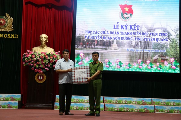 Đoàn thanh niên Học viện CSND ký kết nghĩa với Huyện đoàn Sơn Dương - ảnh 4