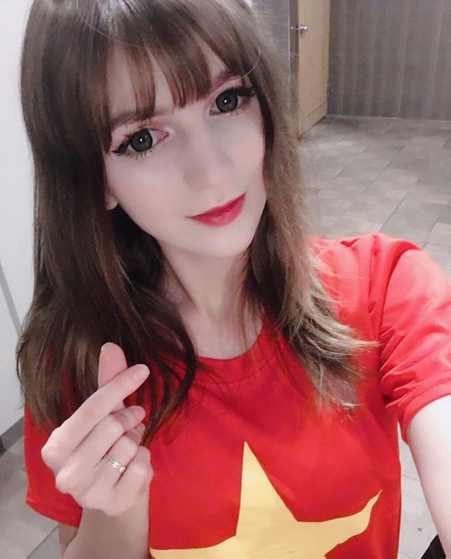 'Hot girl DJ' mặt xinh như búp bê chụp ảnh với sen, đời thường đẹp hết nấc - ảnh 4