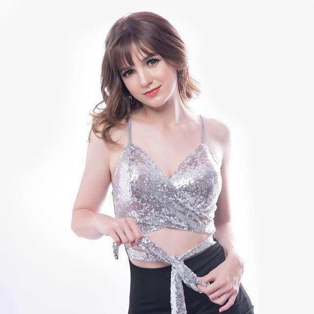 'Hot girl DJ' mặt xinh như búp bê chụp ảnh với sen, đời thường đẹp hết nấc - ảnh 6