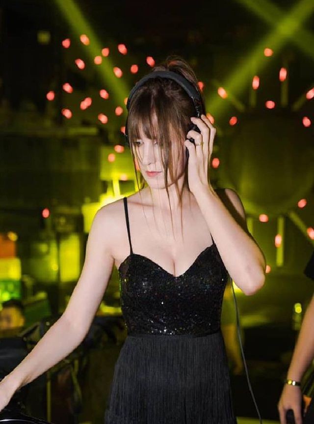 'Hot girl DJ' mặt xinh như búp bê chụp ảnh với sen, đời thường đẹp hết nấc - ảnh 8