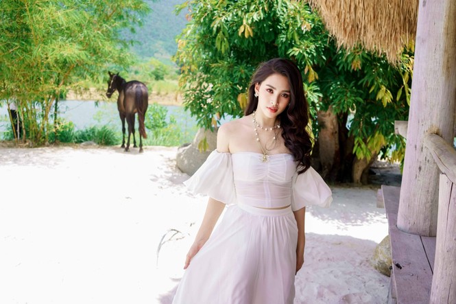 Hoa hậu Tiểu Vy đẹp thuần khiết ở M’drak - ảnh 5