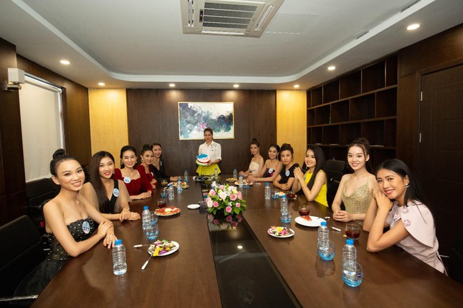 GĐ truyền thông Casper truyền kinh nghiệm 'thi Hoa' cho thí sinh Miss Word VN - ảnh 4