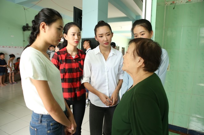 Thí sinh Miss World Vietnam giản dị để mặt mộc thực hiện Dự án Nhân ái - ảnh 4