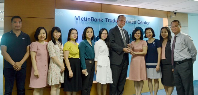 VietinBank nhận giải 'Ngân hàng xử lý giao dịch Thanh toán Quốc tế xuất sắc' - ảnh 1