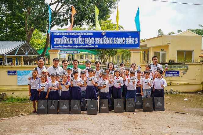 Sách quý giúp học sinh vùng sâu hăng say học tập - ảnh 3
