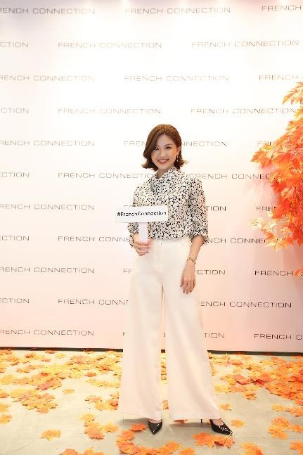 Á hậu Tú Anh trổ tài stylist phối đồ phong cách cho diễn viên Lương Thanh - ảnh 3