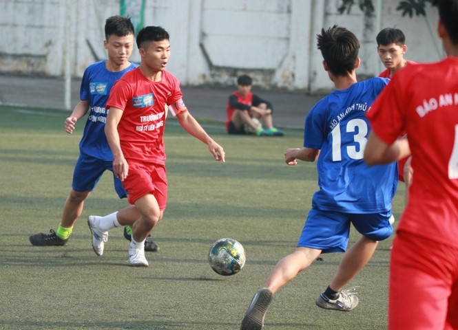 Nhiều bất ngờ xảy ra sau lượt trận 1/8 giải bóng đá học sinh Hà Nội tranh Cup Number 1 Active - ảnh 2