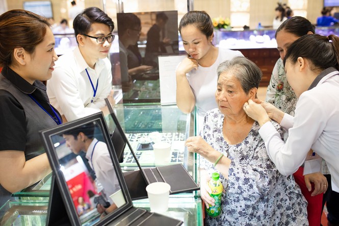 Lộc Phúc Fine Jewelry ưu đãi 30% tại Hội chợ Quốc tế trang sức Việt Nam 2019 - ảnh 1