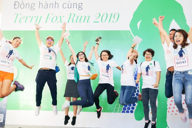 Manulife Việt Nam đồng hành với Terry Fox Run lan tỏa lối sống tích cực đến cộng đồng - ảnh 1