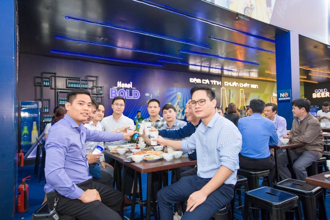 Người dân Phú Thọ nô nức rủ nhau tới Lễ hội Bia Hà Nội 2019 - ảnh 1