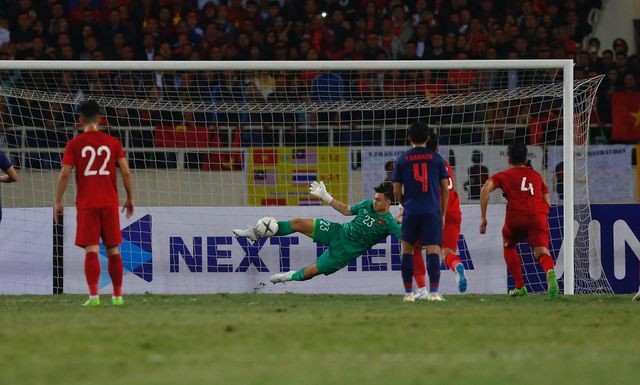 CĐV Thái Lan cảm ơn trọng tài khi từ chối bàn thắng của Tiến Dũng - ảnh 1
