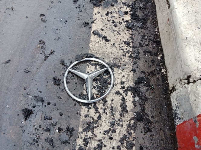 Giao thông Hà Nội tắc nghẽn sau vụ xe Mercedes cháy rụi - ảnh 6