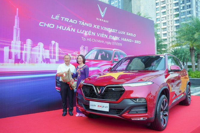 VinFast tặng xe Lux SA2.0 phiên bản cao cấp cho HLV Park Hang-seo - ảnh 3