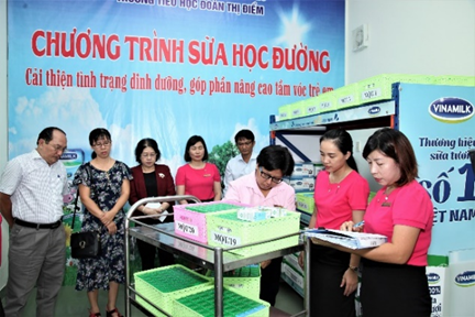Sữa học đường TP Hồ Chí Minh đã bắt đầu vào nhịp chỉ sau 2 tuần triển khai - ảnh 1
