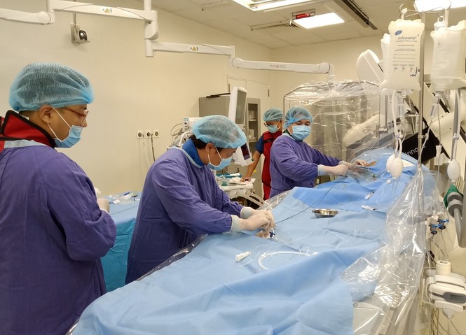Loại bỏ hoàn toàn túi phình động mạch não lớn bằng phương pháp stent chuyển dòng - ảnh 3