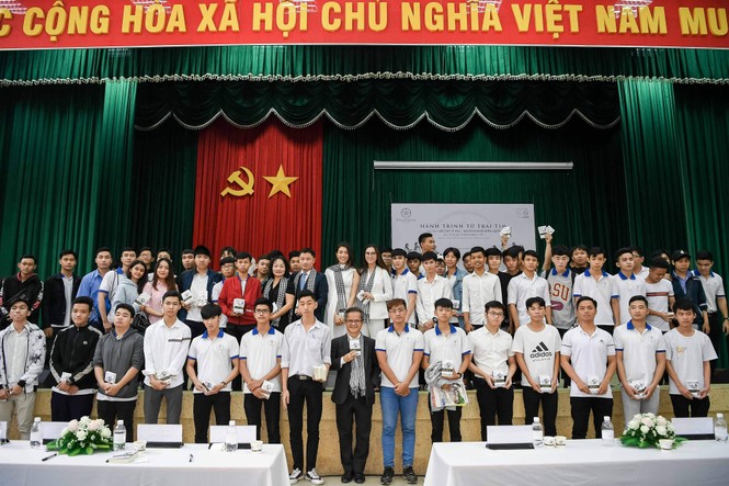 Á hậu Hoàng My: Tri thức góp phần nâng tầm vóc của quốc gia - ảnh 5