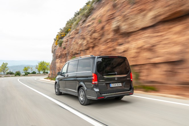 Mercedes-Benz V-Class mới có giá bán từ gần 2,6 tỷ đồng ở Việt Nam - ảnh 1