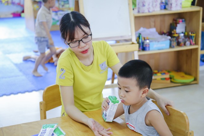 Nỗ lực thầm lặng của thầy cô vì niềm vui uống sữa của học sinh - ảnh 2