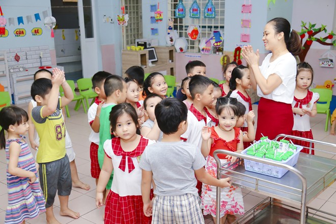 Nỗ lực thầm lặng của thầy cô vì niềm vui uống sữa của học sinh - ảnh 3