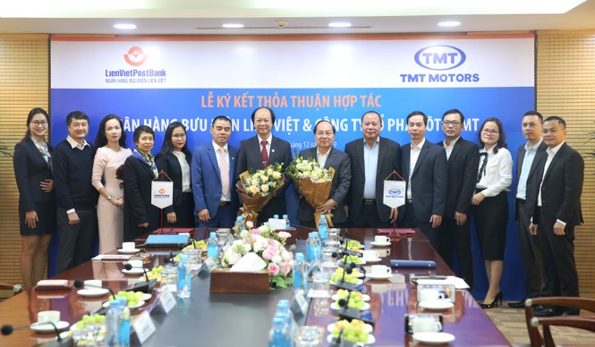 LienVietPostBank ký kết thỏa thuận hợp tác với công ty ô tô TMT - ảnh 1