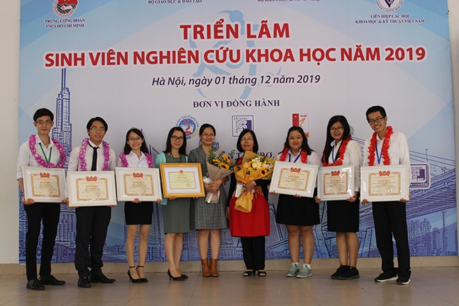 Sinh viên HUTECH làm nghiên cứu khoa học về khởi nghiệp sinh viên - ảnh 1