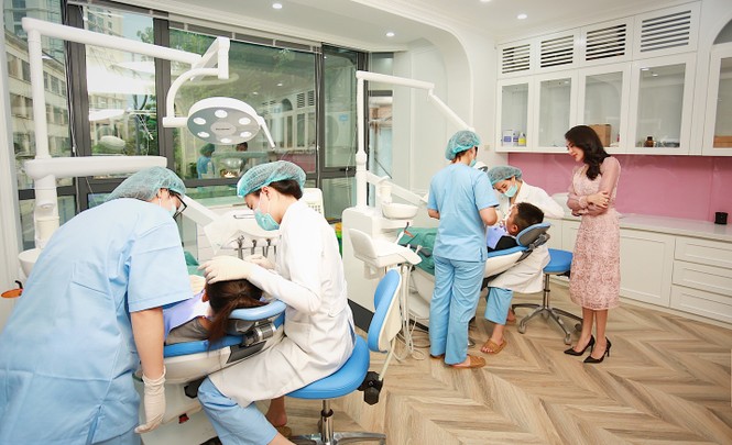 Hoa hậu Thu Hoàng bận rộn với các dự án làm đẹp từ Nam ra Bắc - ảnh 3