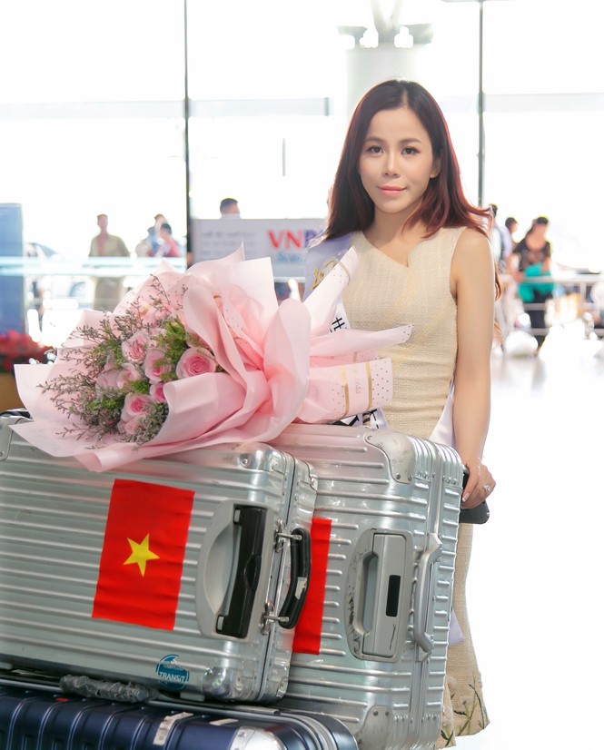 Á hậu Oanh Lê lên đường tham gia đấu trường Hoa hậu quốc tế - ảnh 1