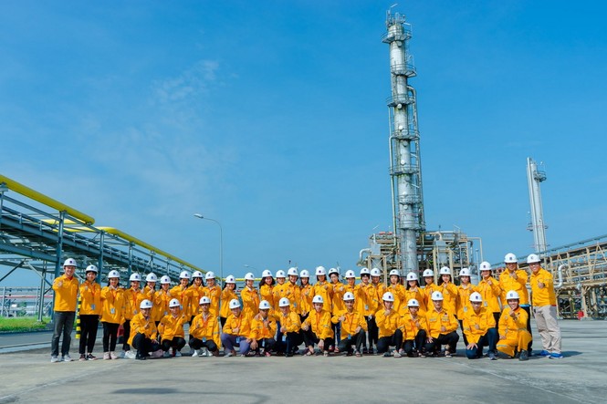 KCM trao học bổng cho sinh viên trong chương trình 'Gieo hạt giống tương lai' - ảnh 1