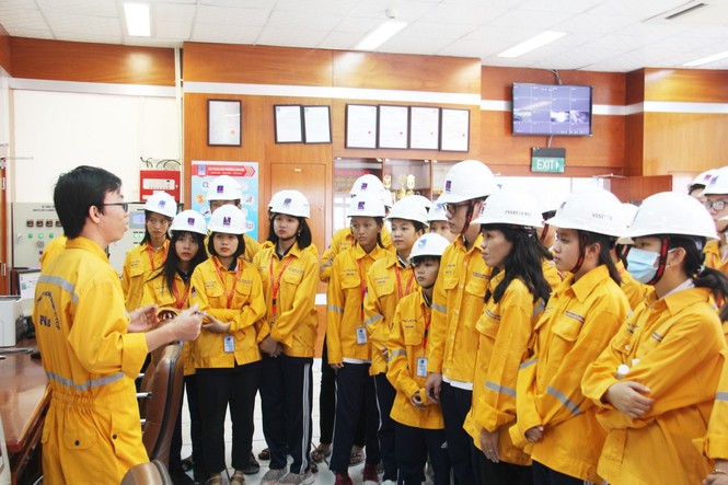 KCM trao học bổng cho sinh viên trong chương trình 'Gieo hạt giống tương lai' - ảnh 3